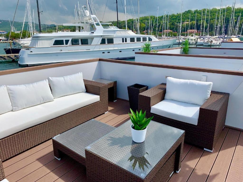 Floating Sea House Aurora Villa Порторож Екстериор снимка